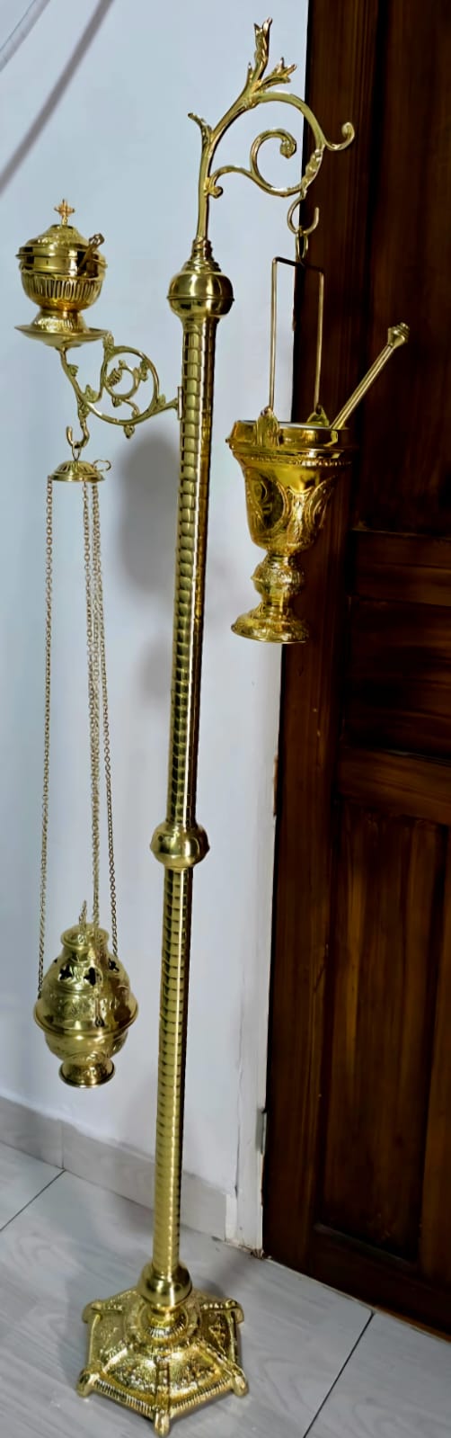 Monaguillo con accesorios